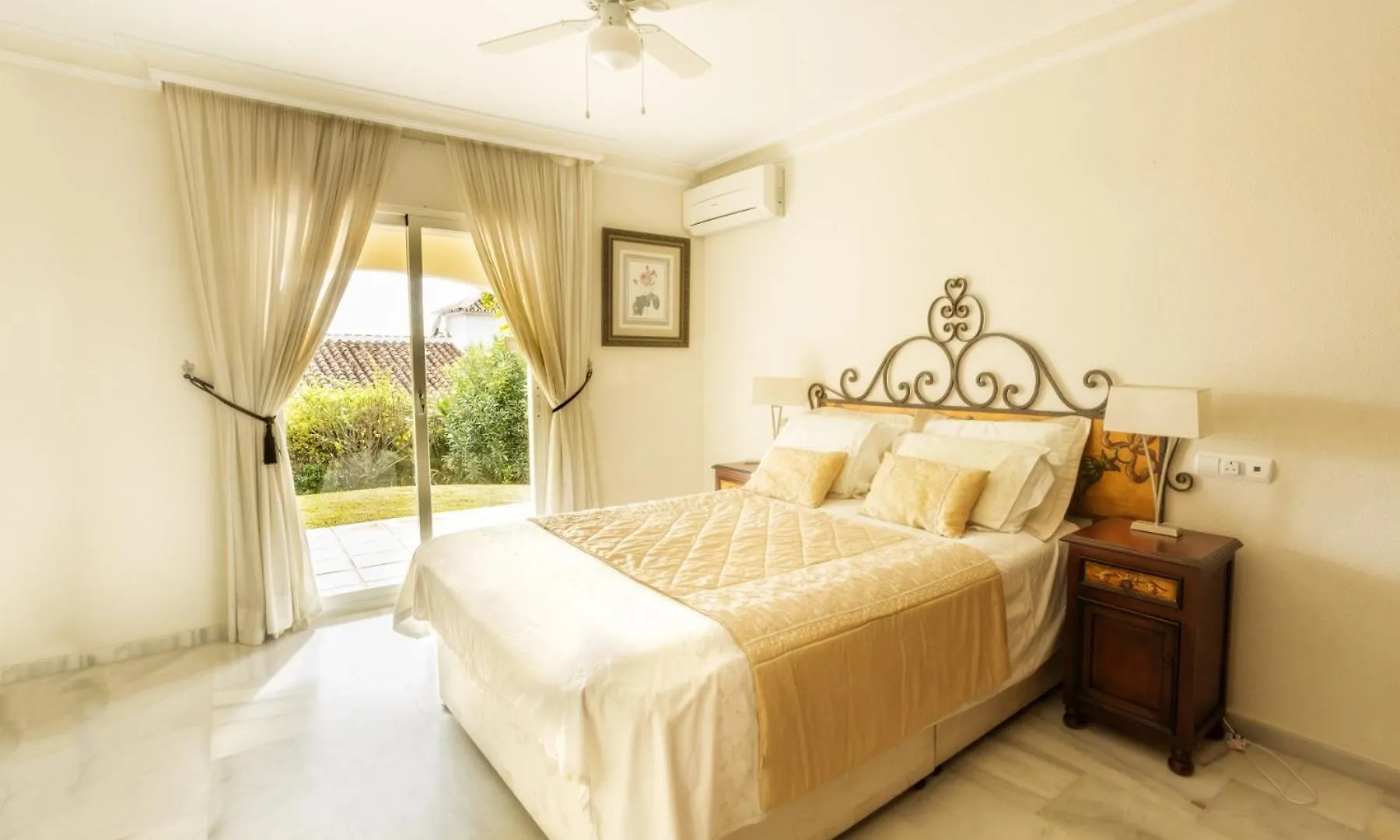 Villa Near Beach In Marbella With Heated Pool