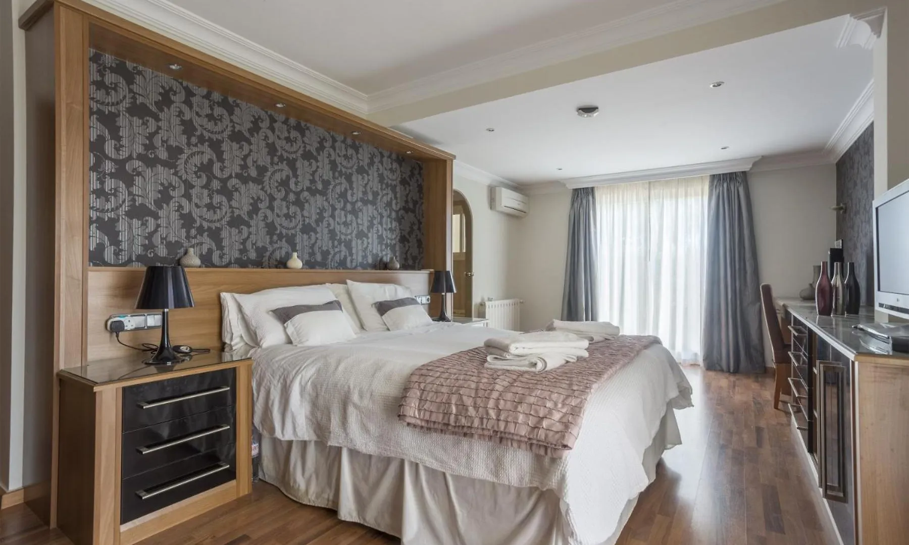 Villa Near Beach In Marbella With Heated Pool 0*,  Spanien