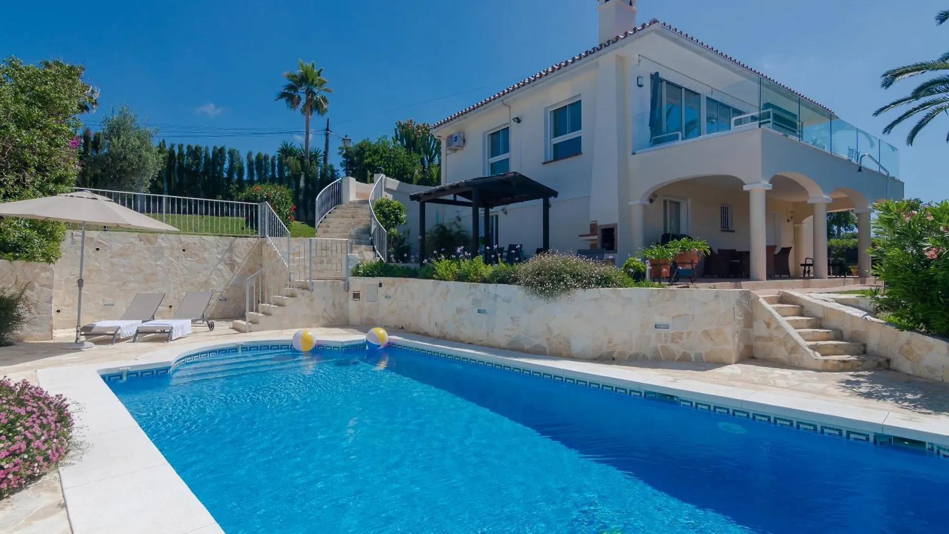 Villa Near Beach In Marbella With Heated Pool